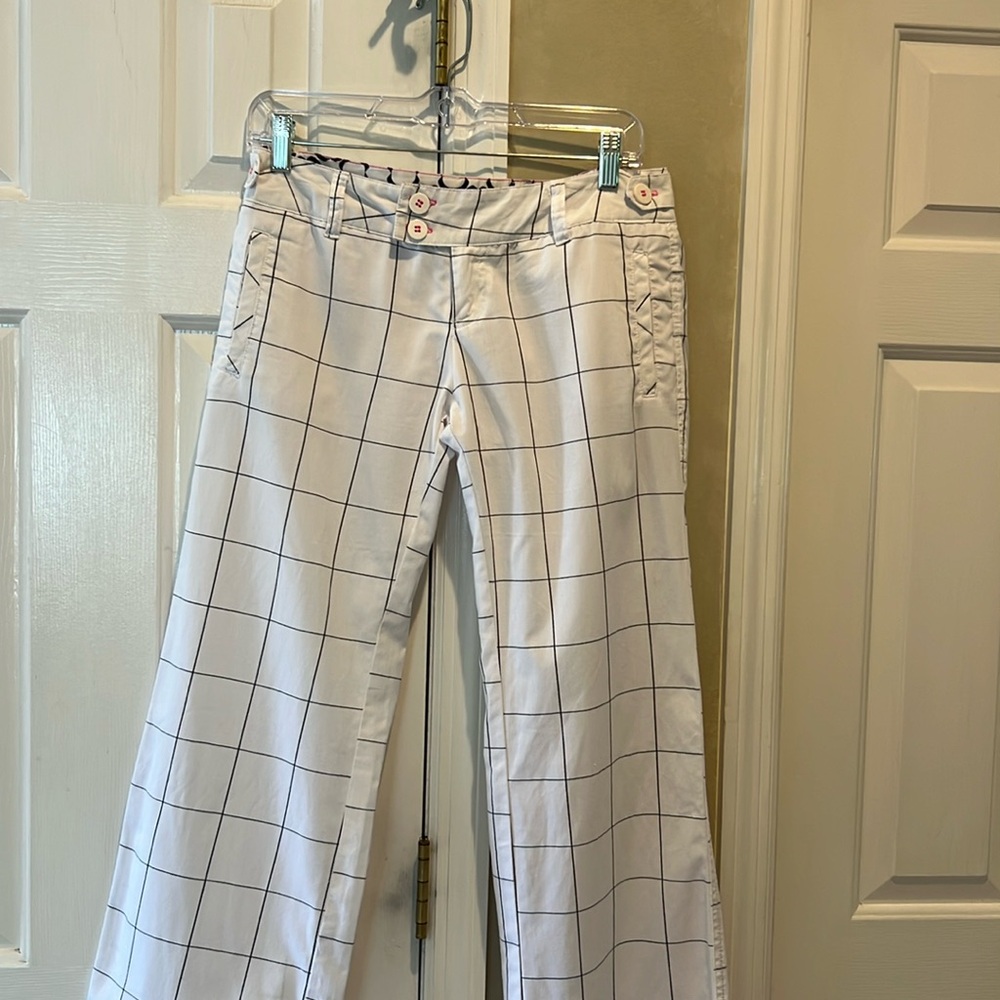 Hurley White pants with thin black squares.